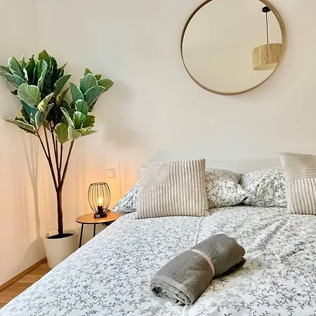 Modern Danube Apartment With Balcony & Free Parking Vienna Exterior photo