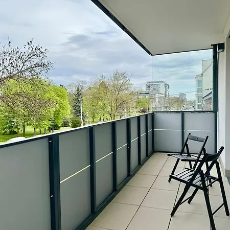 Modern Danube Apartment With Balcony & Free Parking Vienna Exterior photo