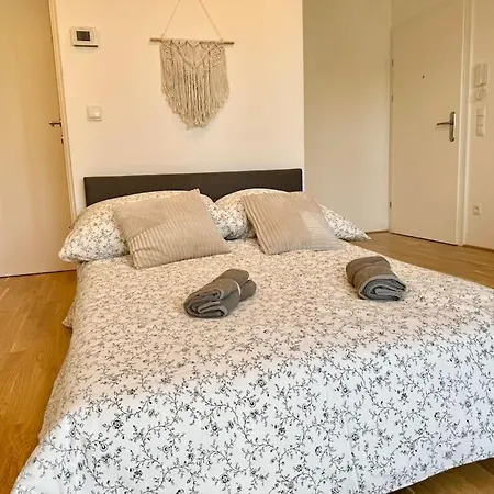 Modern Danube Apartment With Balcony & Free Parking Vienna Exterior photo