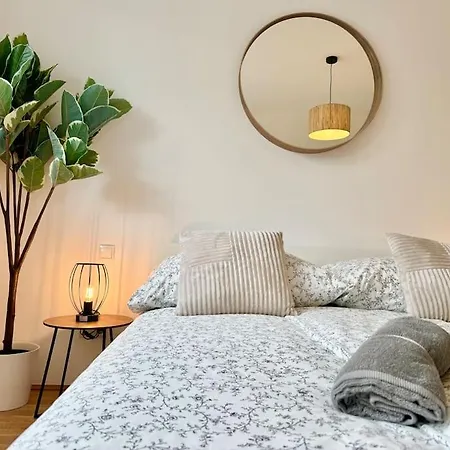 Modern Danube Apartment With Balcony & Free Parking Vienna Exterior photo