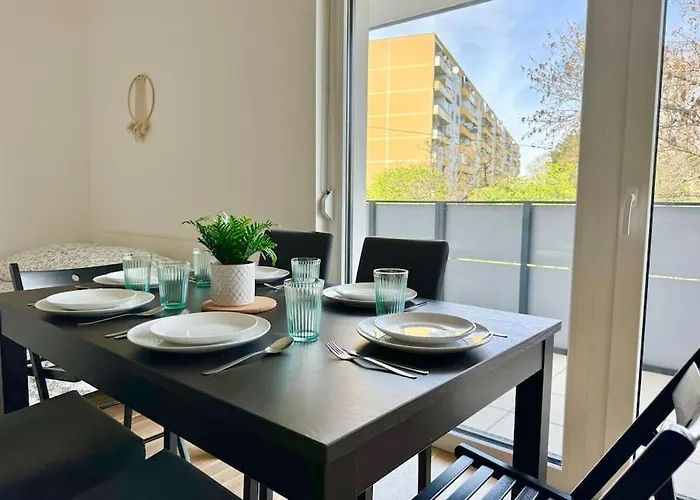 Modern Danube Apartment With Balcony & Free Parking