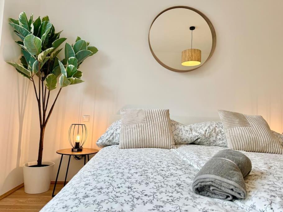 Apartament Modern Danube With Balcony & Free Parking Wiedeń